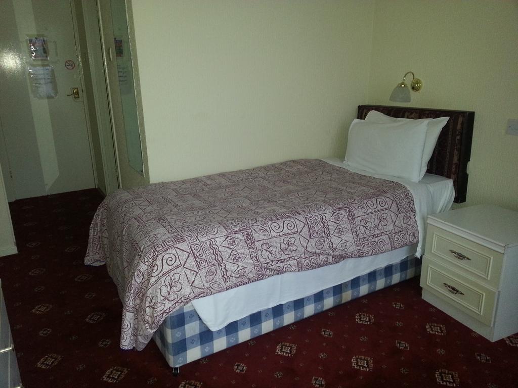 The Rams Lodge Manchester Bagian luar foto
